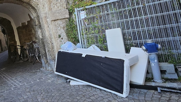 Selbst in der Altstadt wird Müll illegal entsorgt.