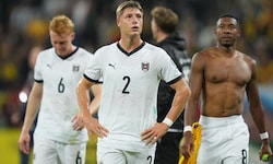 Die Enttäuschung steht Österreichs Teamspielern nach dem Last-Minute-Schocker gegen Rumänien in ...