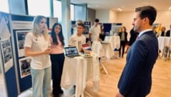 Wiederkehr kostete beim Schulbesuch Streuselbrot.