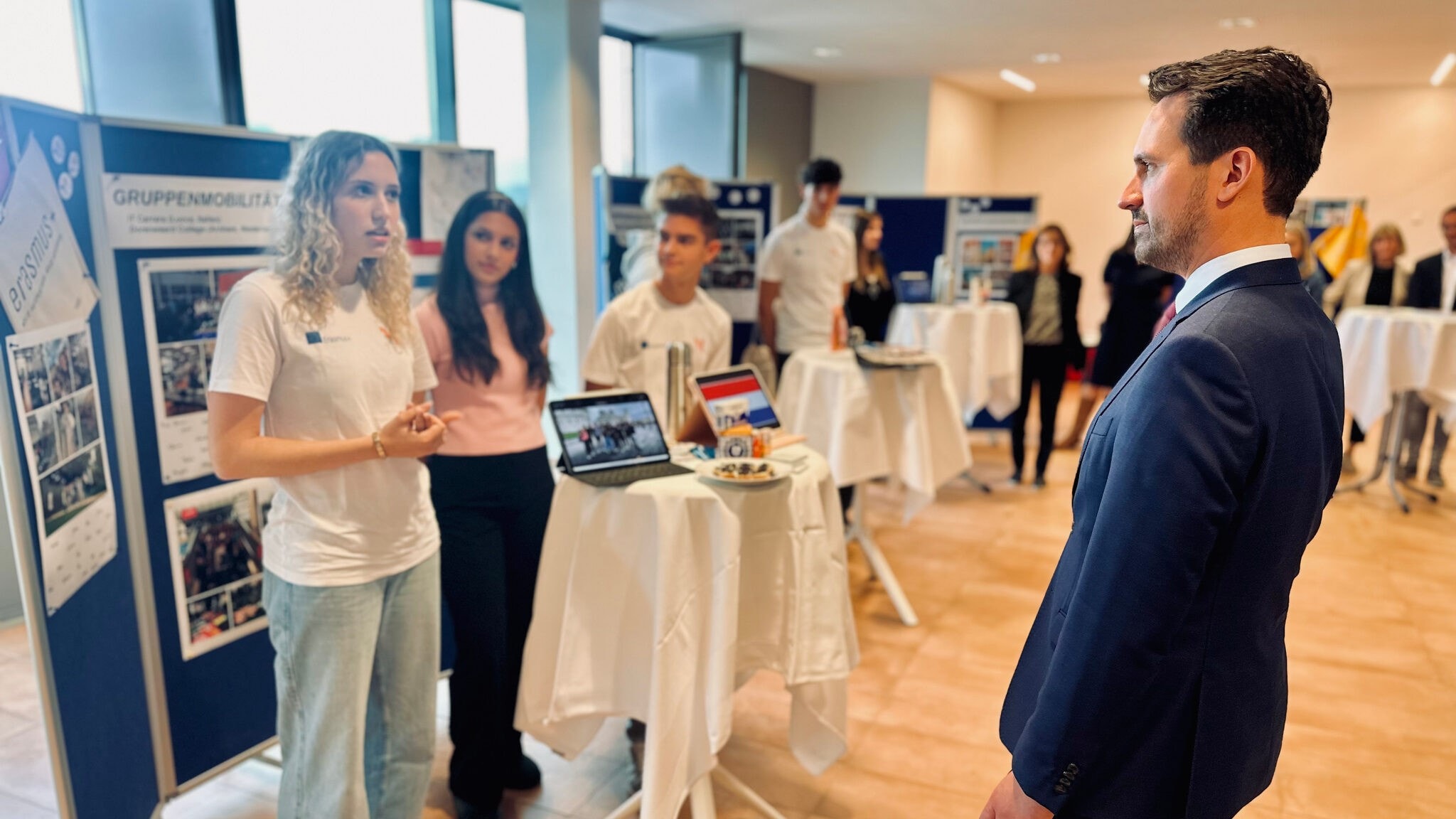 Erasmus+ ermöglicht - Schüler im Ausland: Neue Sprachen, neue Freunde ... Erasmus+ ermöglicht - Schüler im Ausland: Neue Sprachen, neue Freunde ...