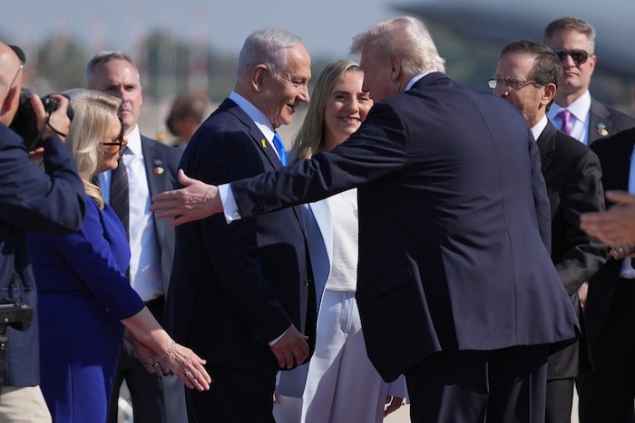Trump greets Netanyahu at the airport.