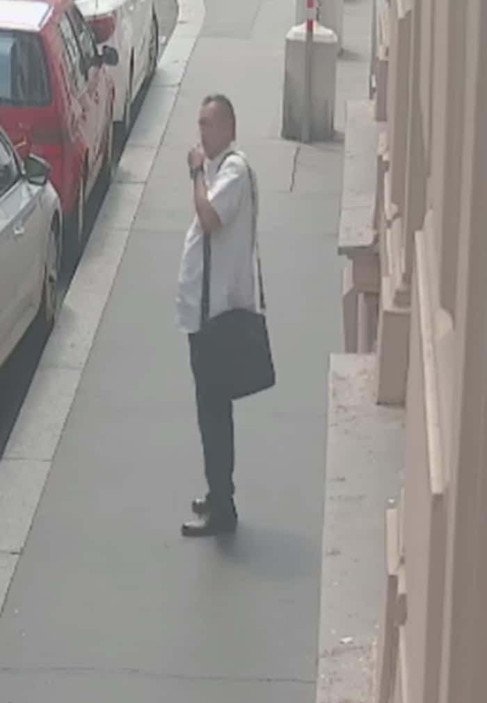 Die Polizei veröffentlichte mehrere Fotos von dem Verdächtigen.
