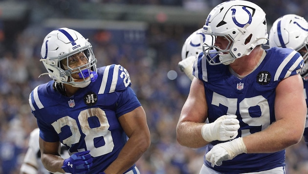 Nächster Sieg für Bernhard Raimann (r.) und die Indianapolis Colts