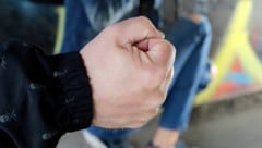 Eine Ticketkontrolle in der Nordbahn endete mit brutaler Schlägerei (Symbolbild).