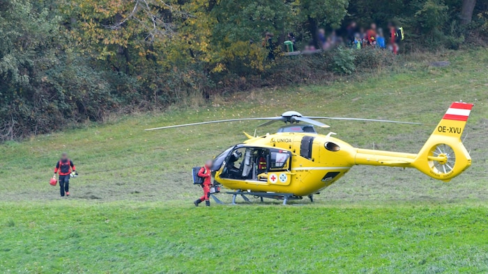 Der Notarzthubschrauber C1 rückte an und brachte ein Kind in die Innsbrucker Klinik.
