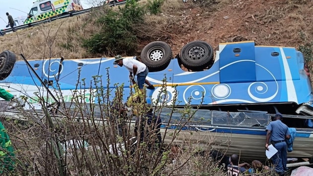 Bei einem Busunglück in Südafrika sind mindestens 42 Menschen ums Leben gekommen.