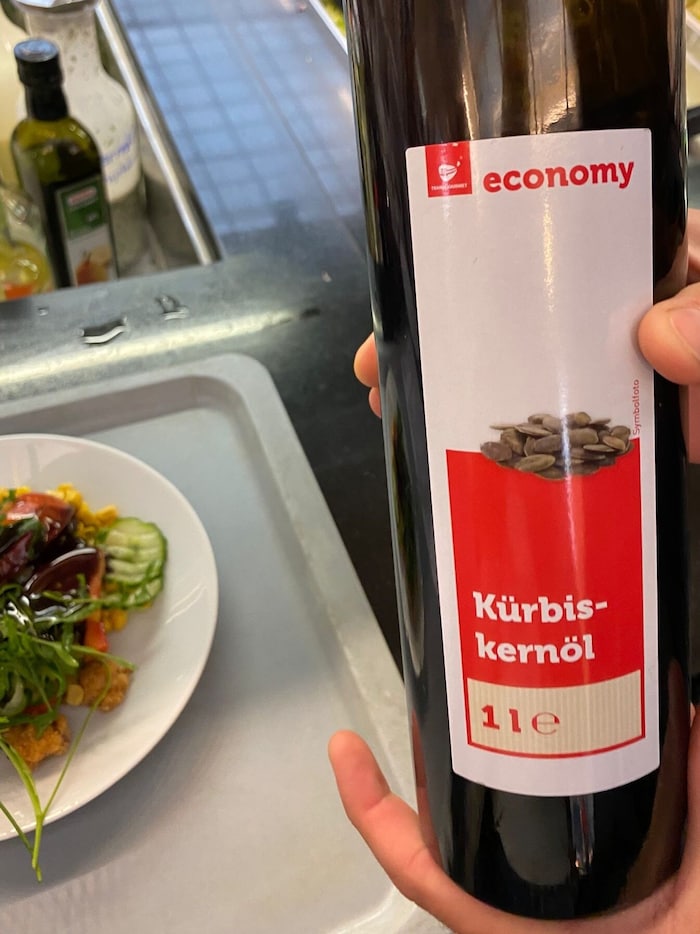 Die „Krone“ sah sich am Salatbuffet am Stubenring um. Ohne Frage – ein gutes Kürbiskernöl hat ...