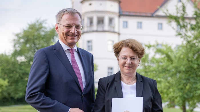 Landeshauptmann Thomas Stelzer, Brigitte Kepplinger, Historikerin, die wesentlich die Entstehung ...