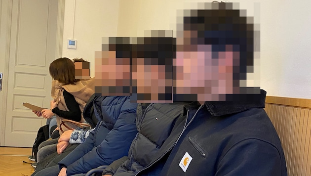 Die beiden Angeklagten vor Gericht