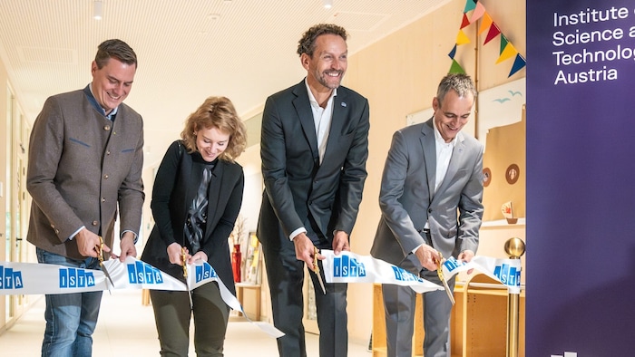 Der neue ISTA Kindergarten ist offiziell eröffnet: Christoph Kaufmann, Eva-Maria Holzleitner, ...