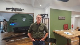 Matthias Hainich eröffnete in der Bahnhofstraße ein Waffengeschäft.