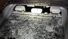 Zersplitterte Autoscheiben: Die Wurfgeschosse hinterließen eine Spur der Verwüstung.