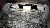 Zersplitterte Autoscheiben: Die Wurfgeschosse hinterließen eine Spur der Verwüstung.
