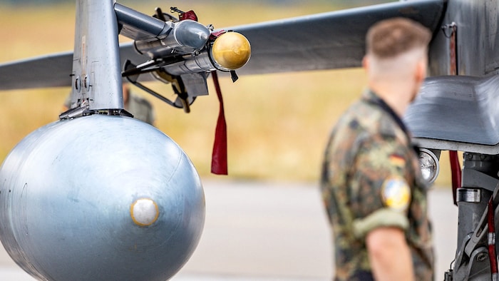 An der Übung nehmen auch drei für das Abwerfen von US-Atombomben ausgerüstete ...
