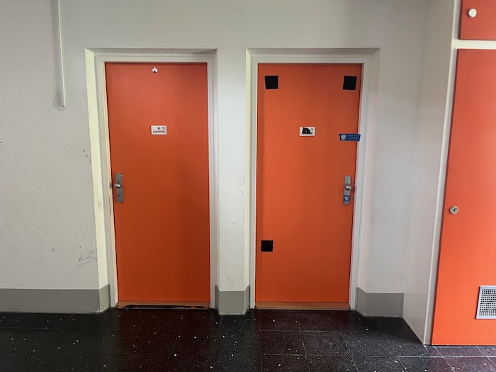 Im Stiegenhaus des Gemeindebaus im 22. Bezirk kam es zu dem tödlichen Schuss.