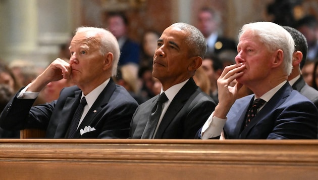 Joe Biden (l.) und Bill Clinton (r.) fanden ungewöhnlich freundliche Worte für ihren Nachfolger ...