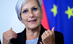 Für Justizministerin Anna Sporrer (SPÖ) gilt Schweden als wegweisendes Vorbild für Österreich.