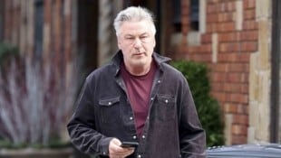 Alec Baldwin krachte mit Bruder Stephen Baldwin am Beifahrersitz mit Hilaria Baldwins Range ...