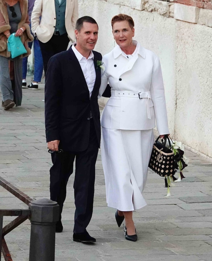 Mit flottem Kurzhaarschnitt und im lässigen weißen Kostüm feierte Francesca Thyssen-Bornemisza ...