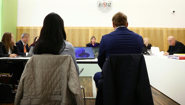 Die beiden Chirurgen im Gerichtssaal des Bezirksgerichts Graz-Ost