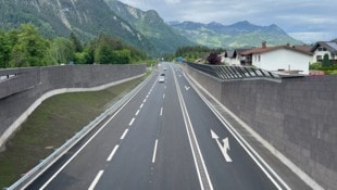 Die Arlbergschnellstraße (S16) im Vorarlberger Klostertal. 