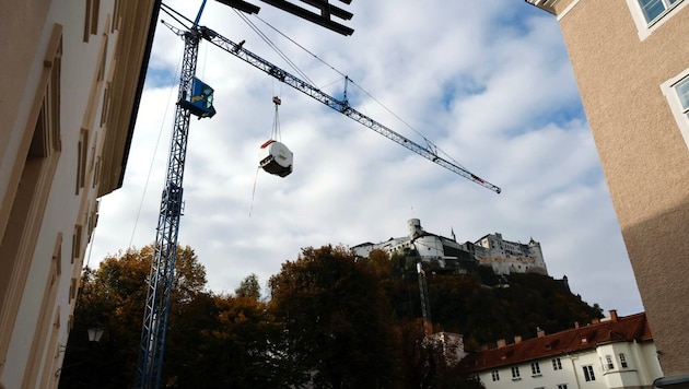 Vier Tonnen Hightech schwebten über der Altstadt.