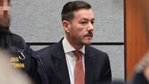 René Benko beim Prozessauftakt am Dienstag. Deutlich erschlankt – und sich keiner Schuld ...
