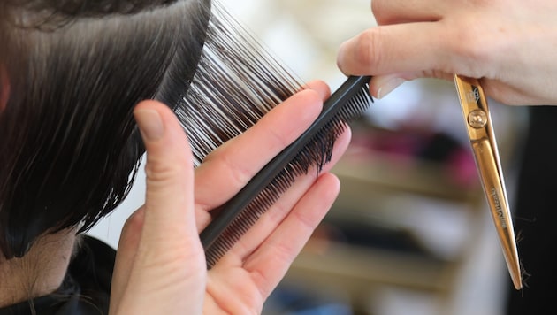 Auch wegen fehlender Schilder musste ein Innenstadt-Friseur 700 Euro Strafe berappen.