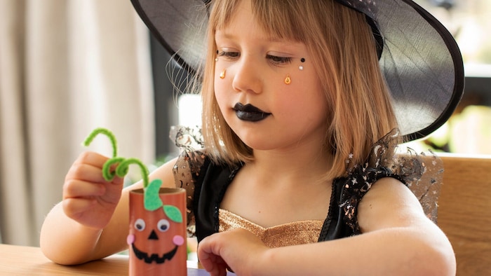 Basteln, Dekorieren, Verkleiden: Im Internet gibt’s viele Ideen, die mit den Kindern gemeinsam ...