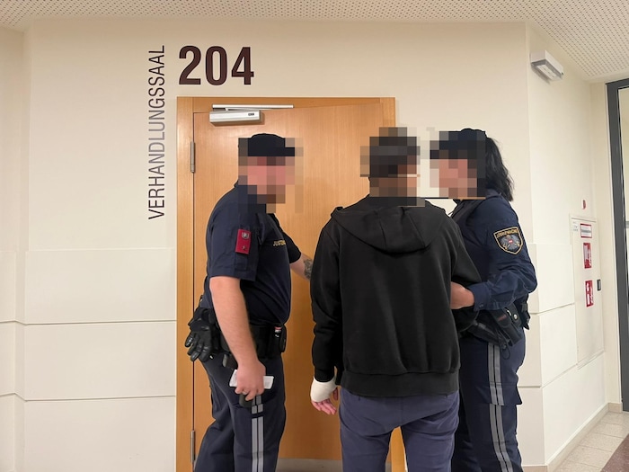 Die junge Frau musste am Dienstag im Saal 204 Platz nehmen.