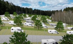 Die Waldidylle am Ufer des Herrensees im Luftkurort Litschau droht künftig von Wohnwagen ...