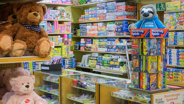 2015 gab es in OÖ noch 381 Geschäfte im Papier- und Spielwarenhandel. Im Vorjahr waren es nur ...