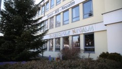 In Hallein- Neualm sind Mittel- und Volksschule unter einem Dach. Der Neubau verzögert sich