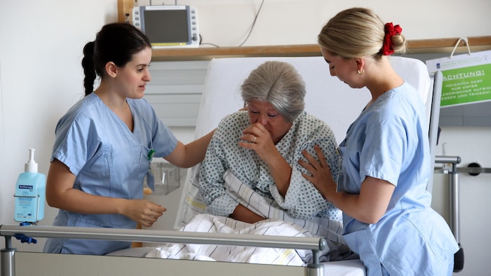 Gerade Gesundheits- wie Pflegepersonal ist stark belastet.