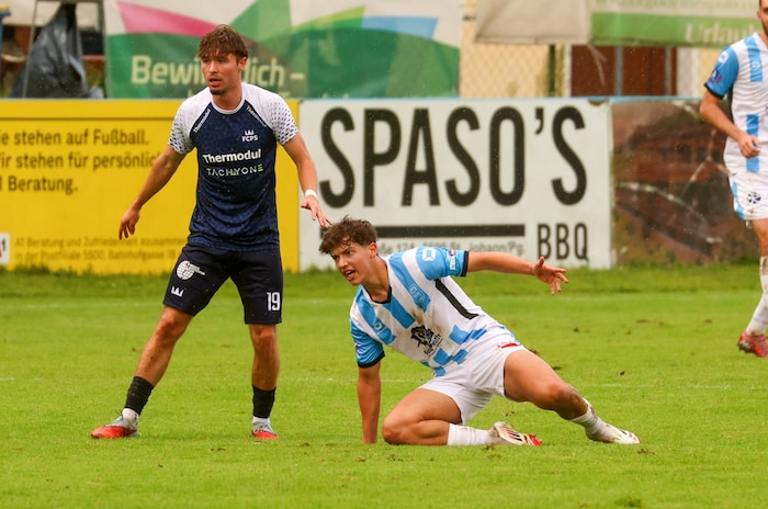 Der FC Pinzgau (li. Ramzan Dudaew) forciert den Nachwuchs.