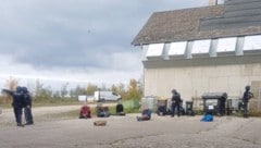 Von den ursprünglich 23 Personen standen nun 13 vor Gericht, einer fiel aus medizinischen ...