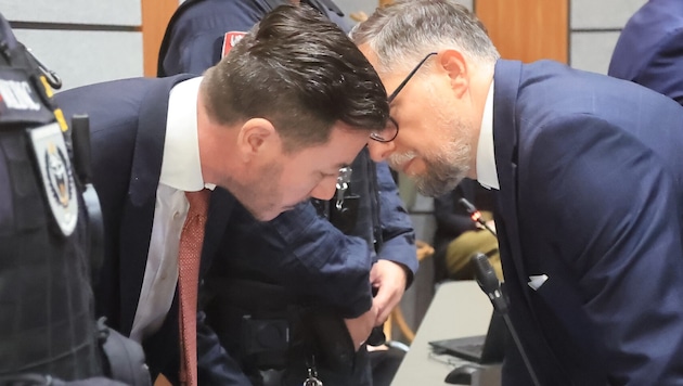 René Benko beim Prozessauftakt mit Anwalt Norbert Wess