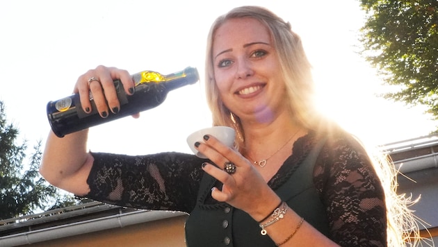 Goldig schimmert es in der untergehenden Sonne: unser Kernöl