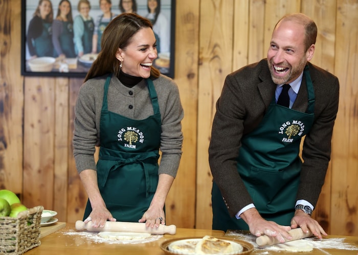 Prinzessin Kate und Prinz William beim Backen von Apfelkuchen und irischem Griddle-Bread.