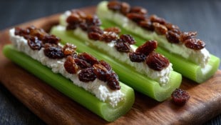 Für eine herzhaftere Variante können Sie statt der Rosinen auch gehackte Nüsse, Paprikawürfel ...