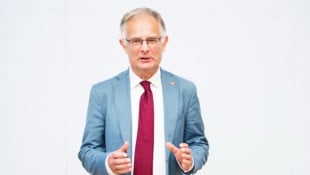 Finanzminister Markus Marterbauer steht, trotz massiven Sparkurses, hoch oben im ...