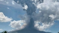 Beim Ausbruch des Lewotobi Laki-Laki in der Nacht auf Mittwoch (Ortszeit) kam es auch zu einer ...