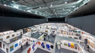 Viele Galerien versammelt unter einem Dach bei der ARTfair.
