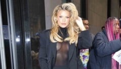 Brooks Nader heizte mit ihrem Outfit den Paparazzi in New York ein.