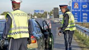 Die Grenzpolizisten (Symbolbild) stoppten den Lenker gerade noch rechtzeitig.