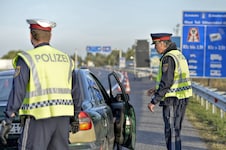Die Grenzpolizisten (Symbolbild) stoppten den Lenker gerade noch rechtzeitig.
