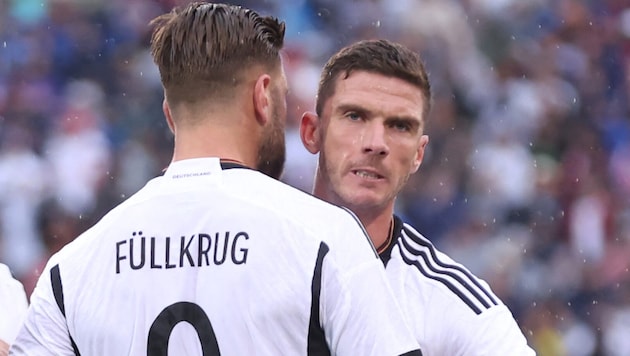 Robin Gosens (rechts) erlebt derzeit eine fußballerisch schwierige Zeit.