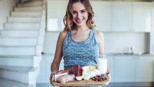 Wachstum braucht Nahrung: Gerade für sportliche Jugendliche ist die Zufuhr von Milch, Eiern und ...