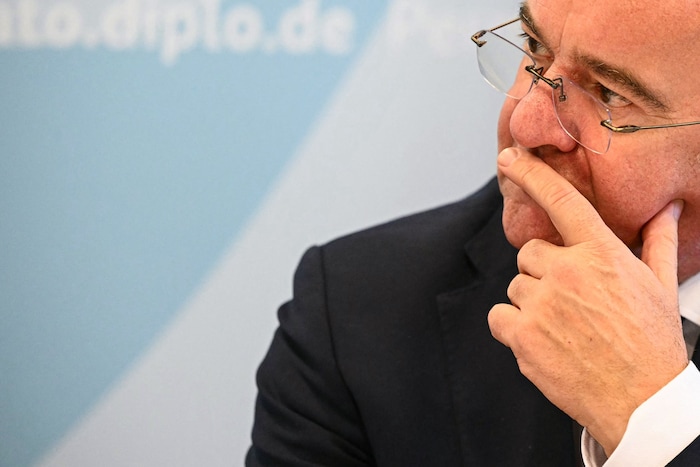 Der deutsche Verteidigungsminister Boris Pistorius vergleicht die aktuelle Situation mit dem ...