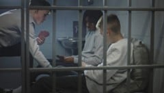 Gefängnisstrafen sollten laut Experten der letzte Schritt für straffällige Jugendliche sein.
